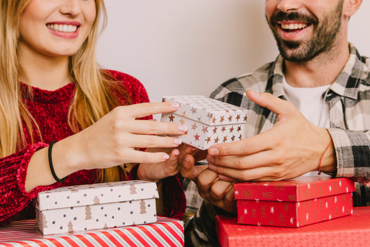 How to Create the Perfect Luxury Hamper for Your Loved Ones