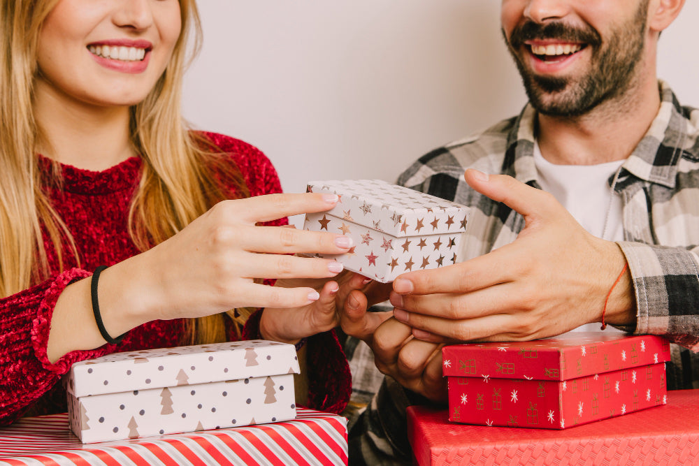 How to Create the Perfect Luxury Hamper for Your Loved Ones